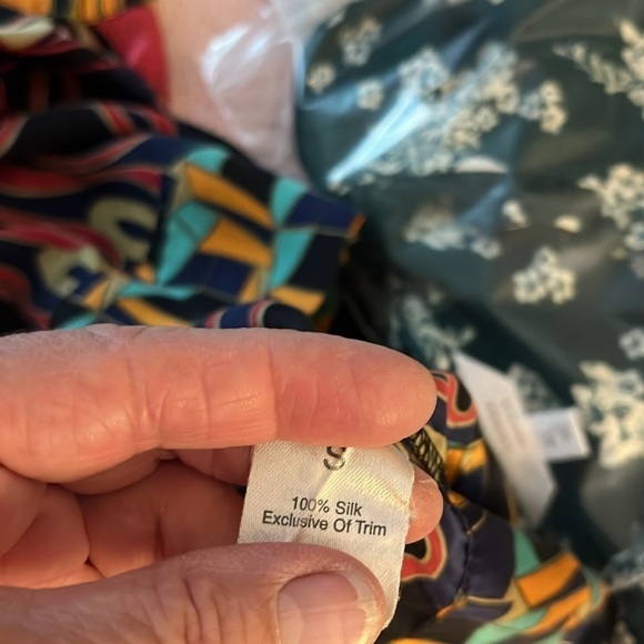 Cabi 100% silk top. 3/4 sleeved. Tie at the waist. Size Small - Picture 10 of 10